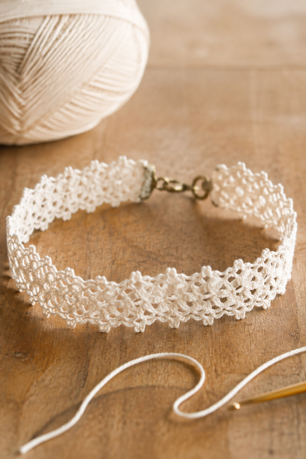 crochet lace choker necklace — choose lightweight yarn for clear lace